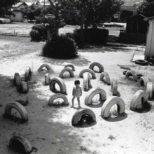 「モノクロ　こどもたちの夏の日」